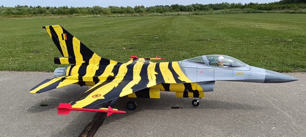 F16 "Dirty Tiger" - RC-builder